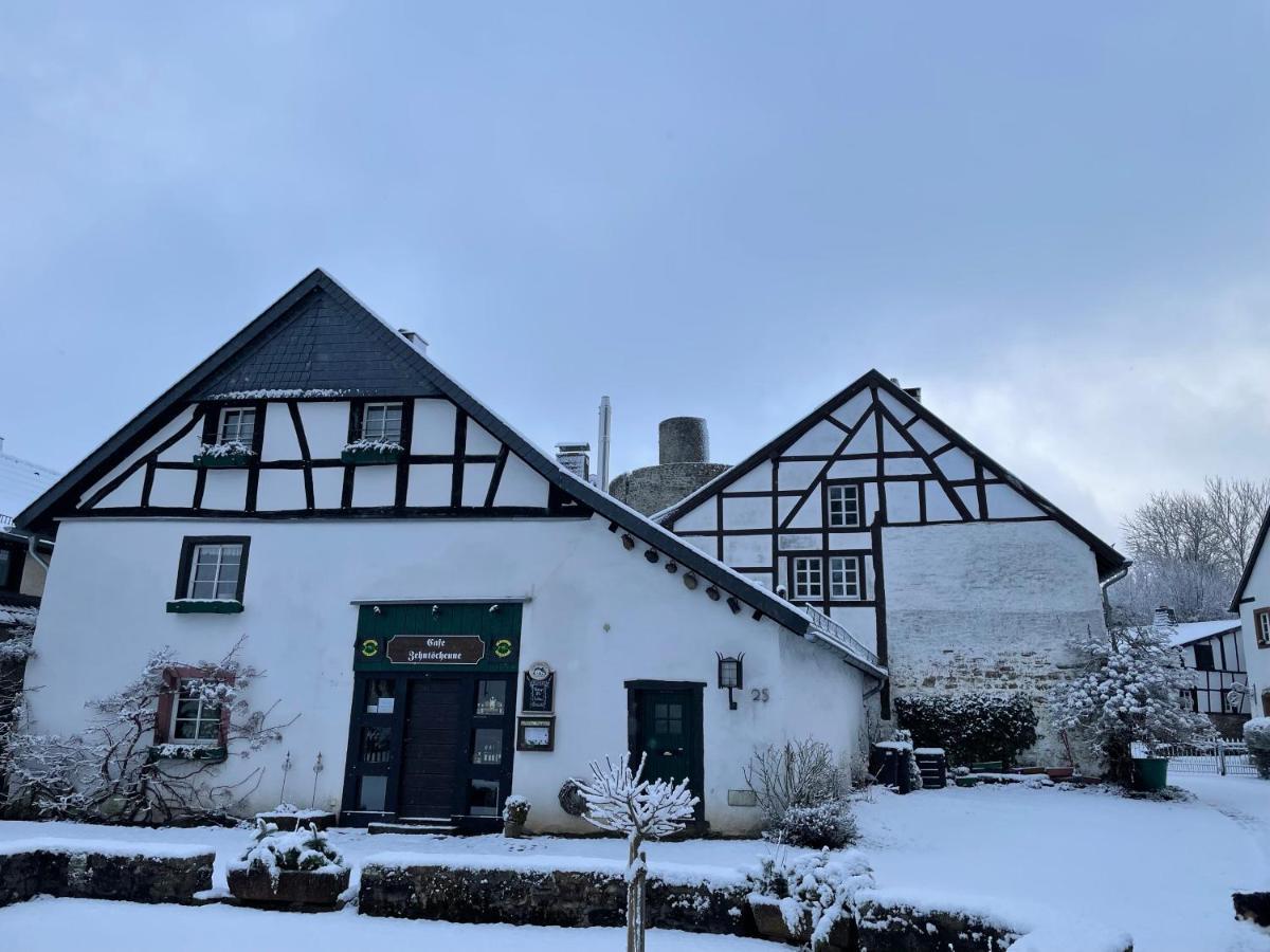 Burghaus & Villa Kronenburg 크로넨버그 외부 사진